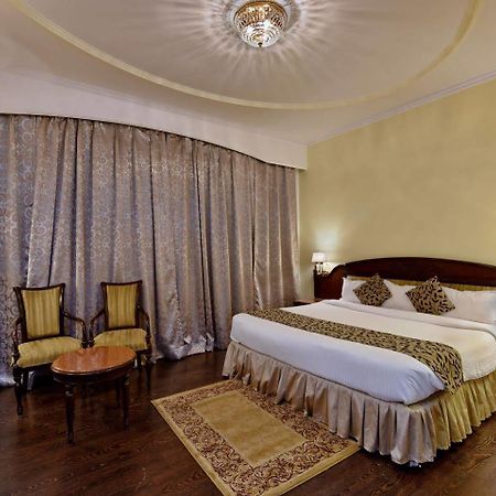 Holiday Regency Moradabad Buitenkant foto