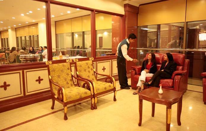 Holiday Regency Moradabad Buitenkant foto