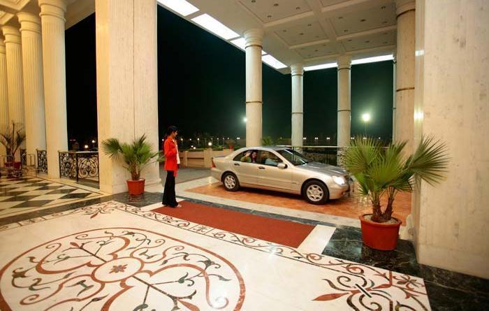 Holiday Regency Moradabad Buitenkant foto