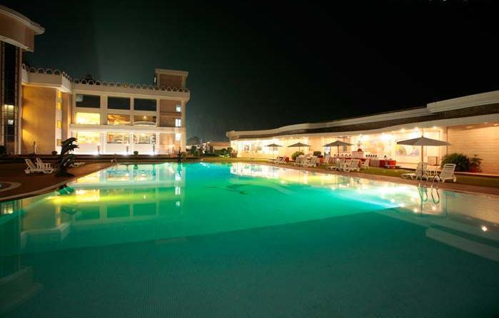 Holiday Regency Moradabad Buitenkant foto