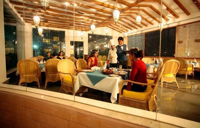 Holiday Regency Moradabad Buitenkant foto
