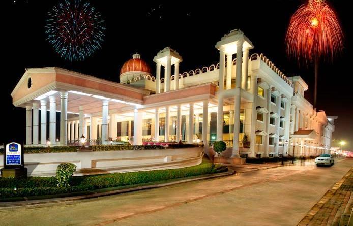 Holiday Regency Moradabad Buitenkant foto