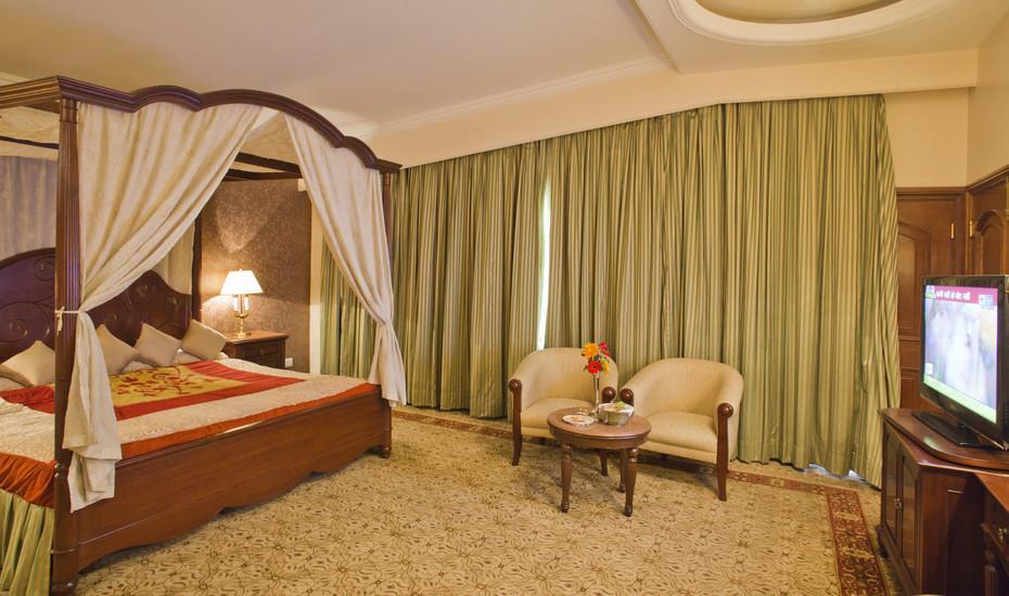 Holiday Regency Moradabad Buitenkant foto